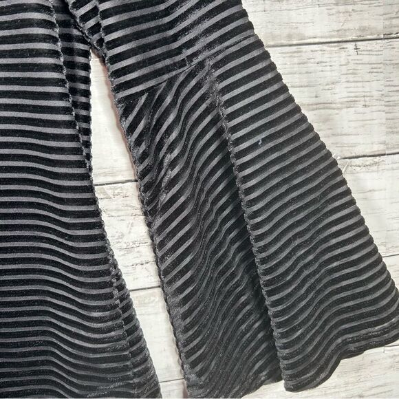 Michael Kors Velvet Shadow Stripe Bell Black Sleeve Top M - Picture 4 of 6
